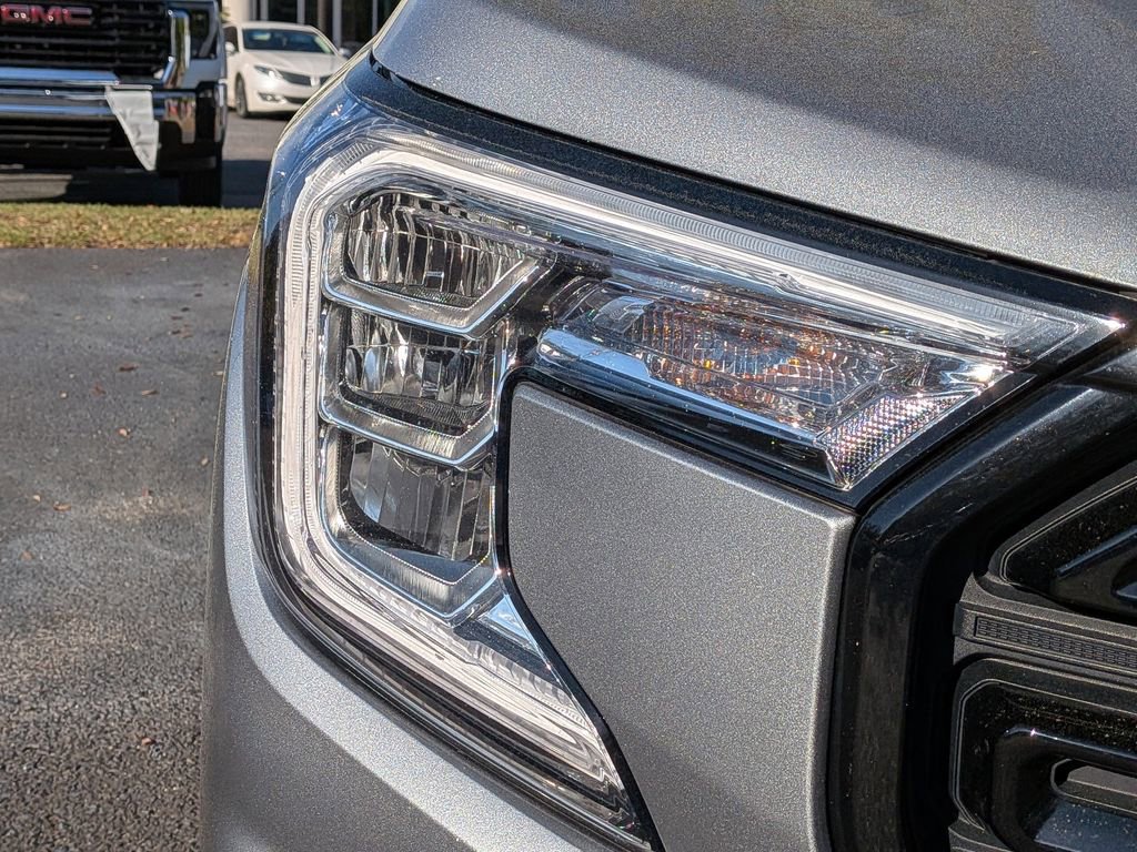 Used 2023 GMC Terrain SLE w/ Driver Convenience Package image 10