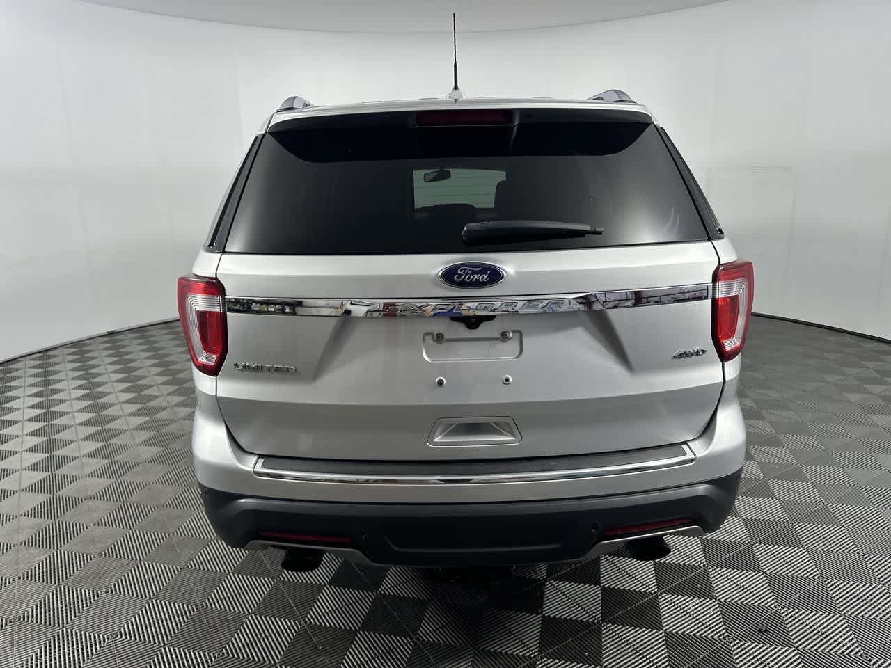 Used 2018 Ford Explorer Limited AWD/4WD image 7