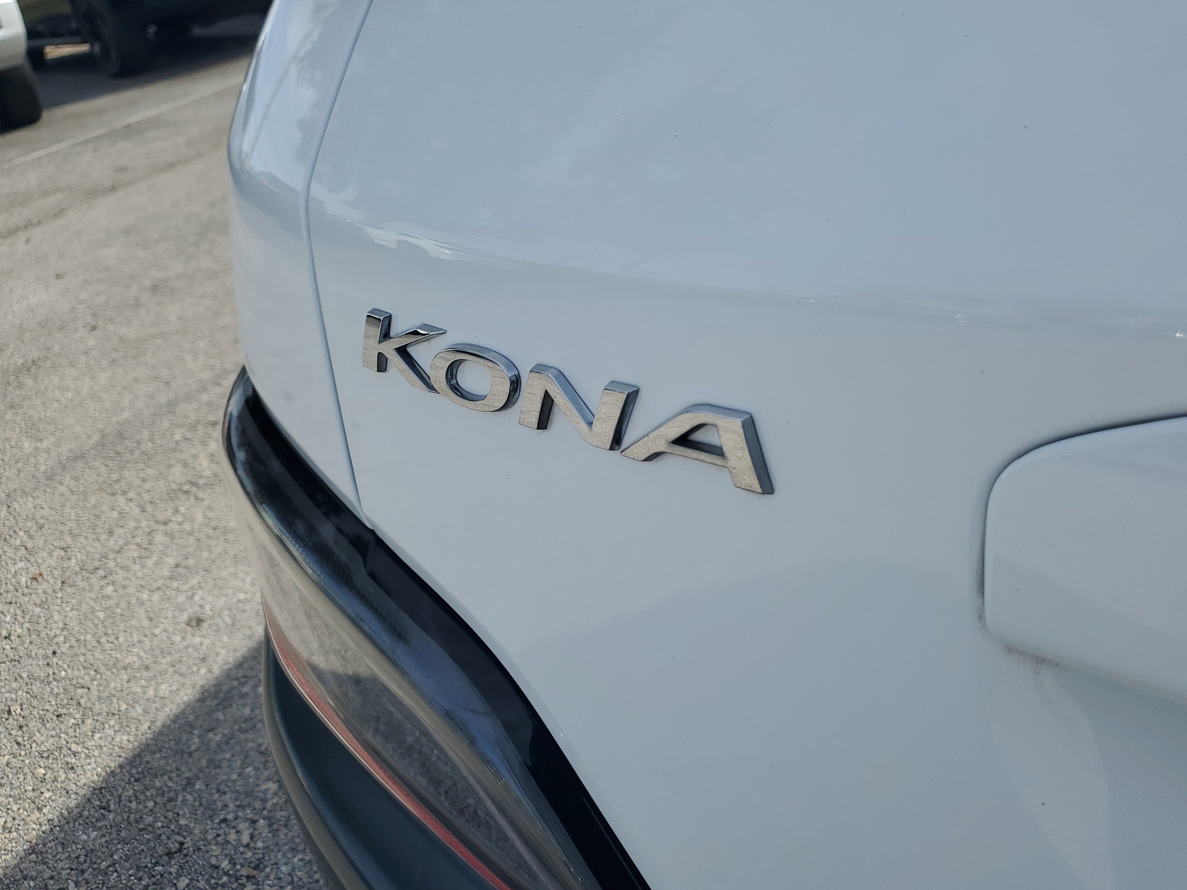 Used 2022 Hyundai Kona Limited image 9