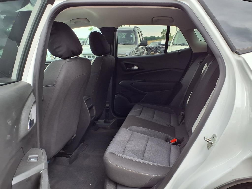 Used 2024 Chevrolet Trax LS w/ LS Convenience Package FWD image 11