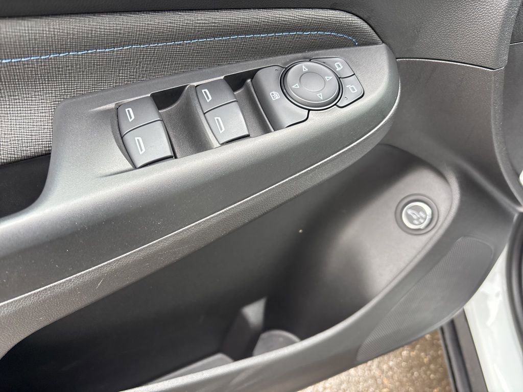 Used 2025 Buick Envista Sport Touring w/ Experience Buick Package image 13