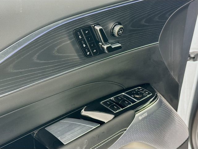 Used 2025 Cadillac Lyriq Luxury image 18