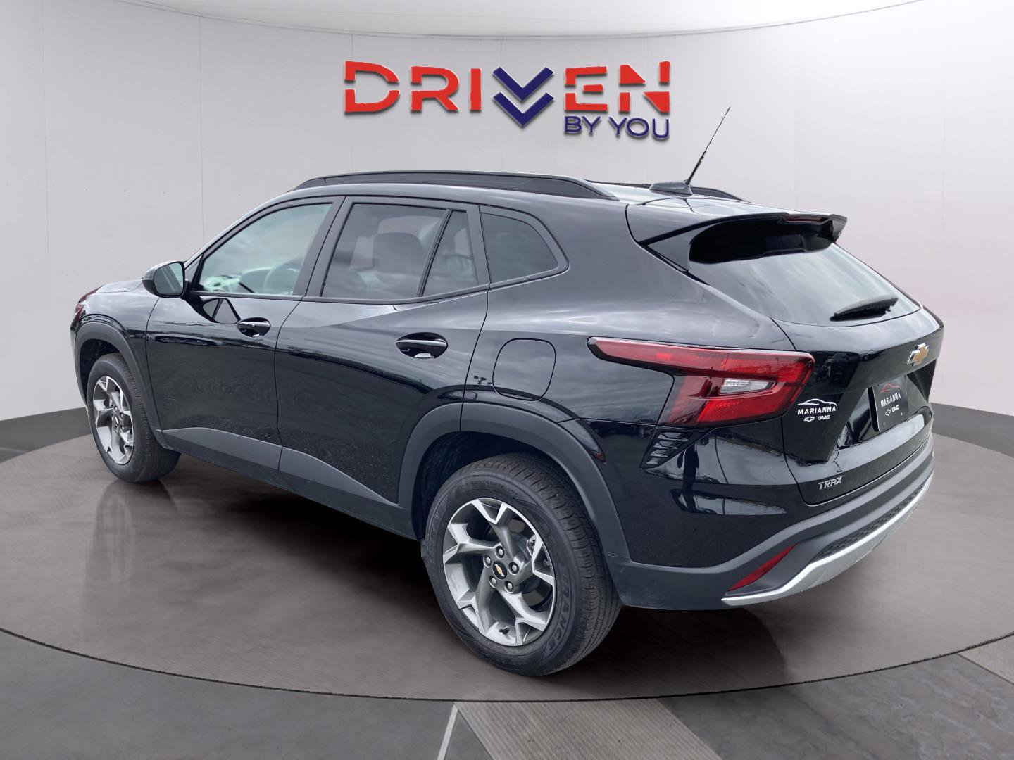 Used 2025 Chevrolet Trax LT w/ LT Convenience Package image 4