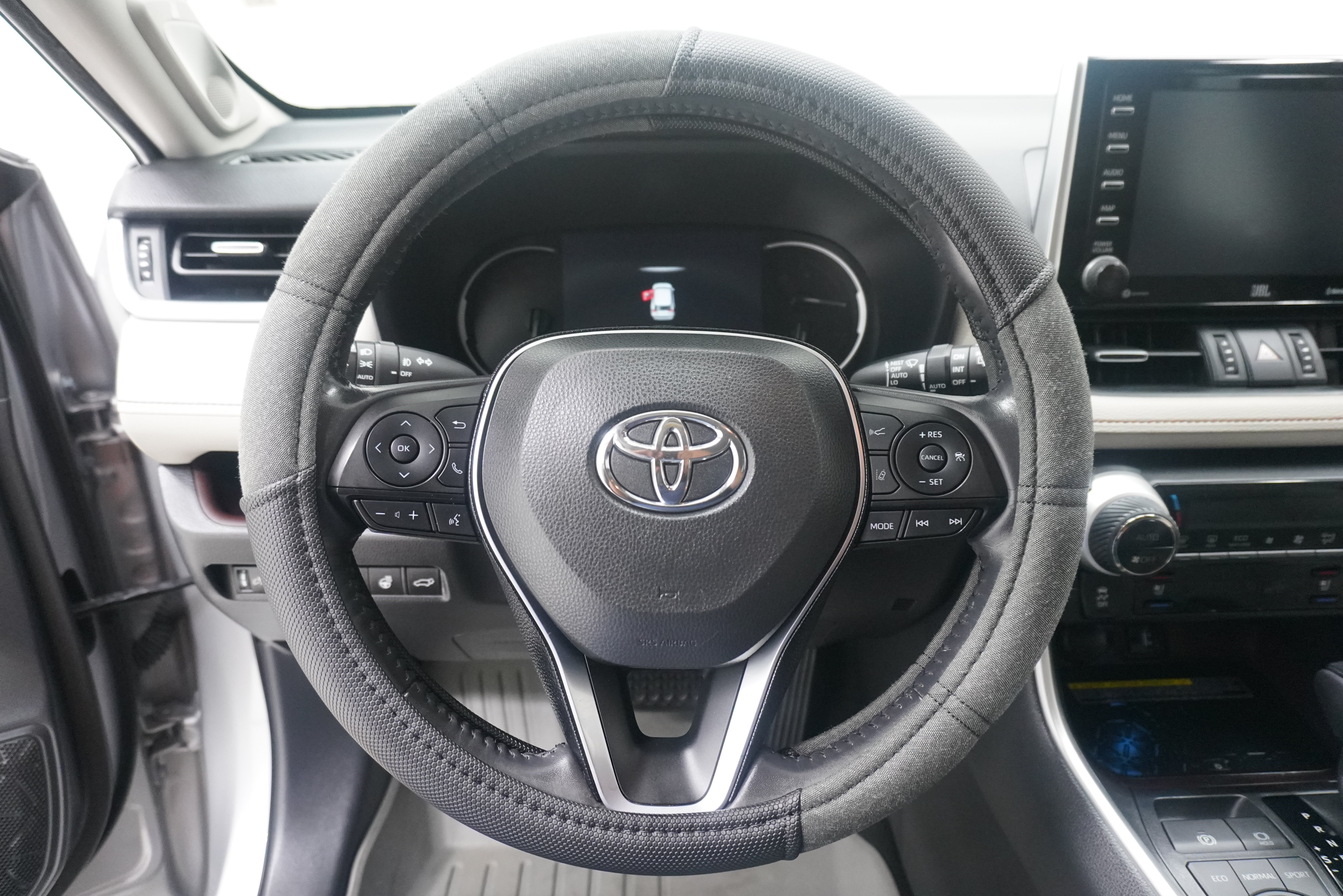 Used 2019 Toyota RAV4 Limited w/ Advanced Technology Package AWD/4WD image 18