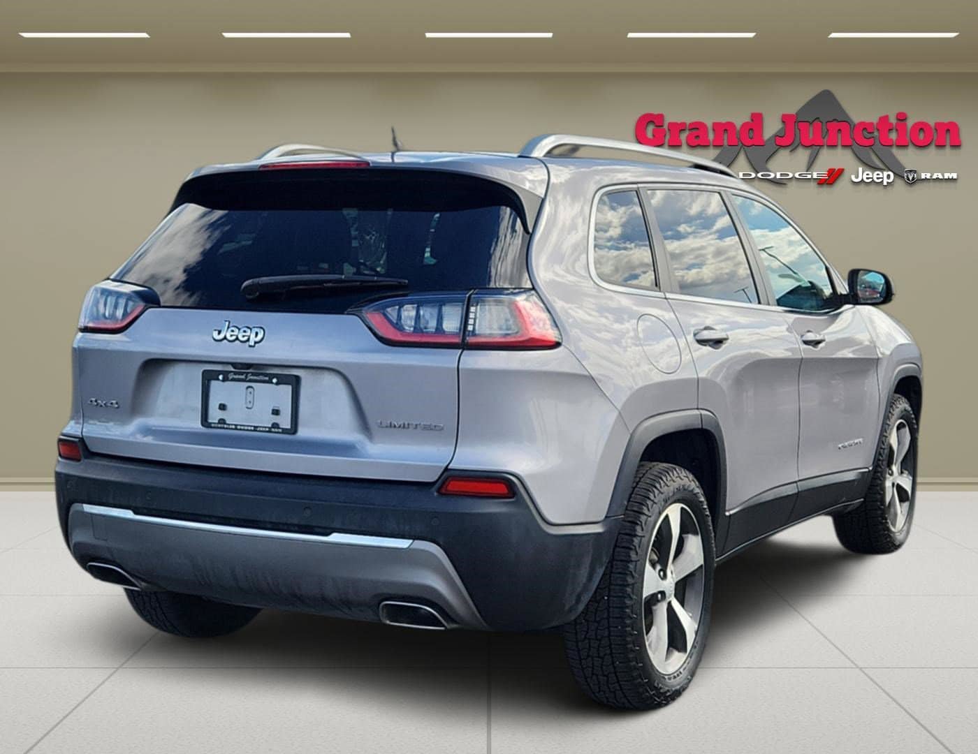 Used 2020 Jeep Cherokee Limited AWD/4WD image 4
