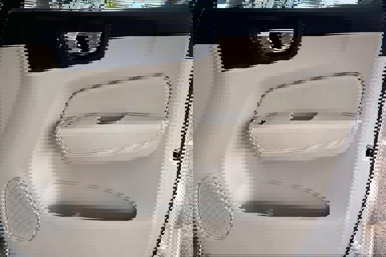 Used 2021 Volvo XC60 T6 Momentum image 23