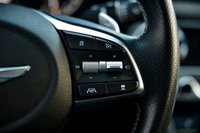 Used 2023 Genesis G70 2.0T image 32