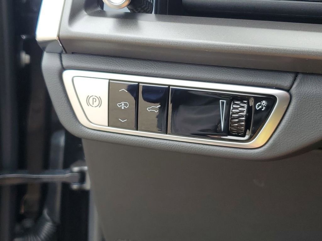 New 2026 Cadillac Vistiq Platinum image 17