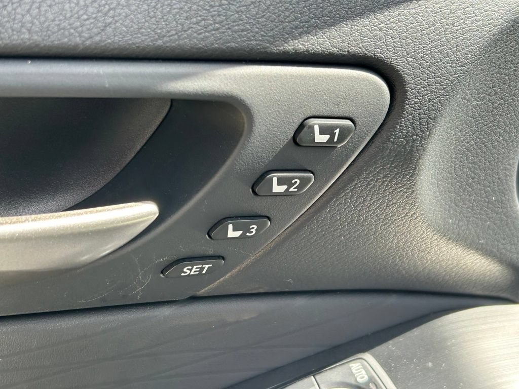 Used 2025 Lexus IS 500 w/ Accessory Package 2 RWD image 23