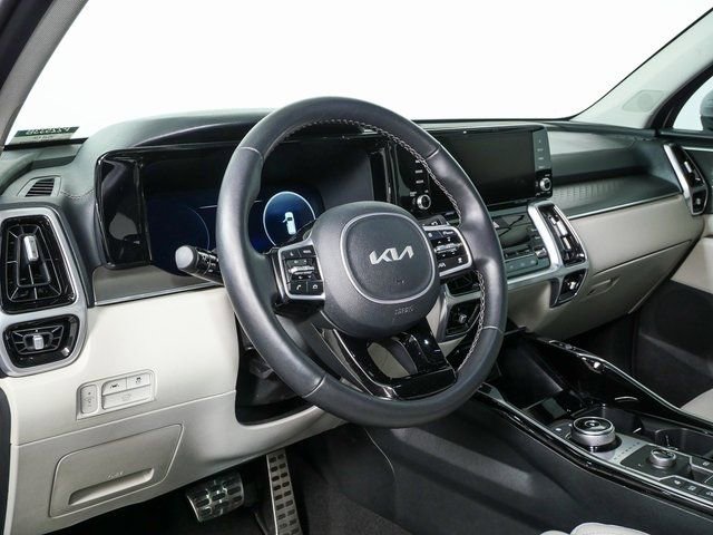 Used 2023 Kia Sorento SX Prestige w/ Panoramic Sunroof Package image 4