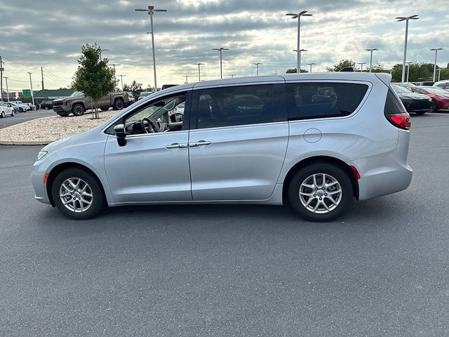 Used 2024 Chrysler Pacifica Touring-L FWD image 15
