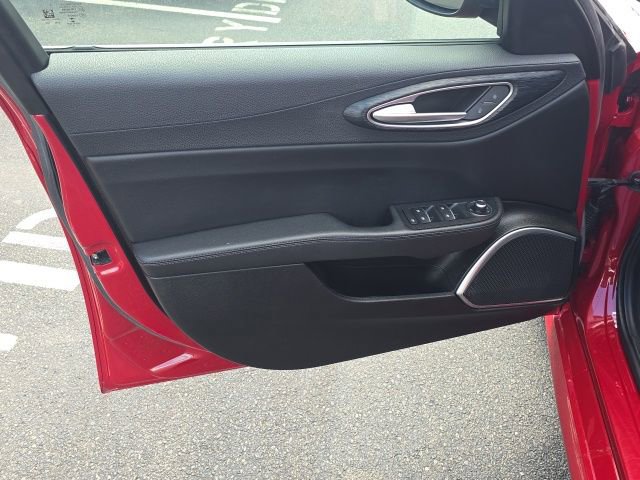 Used 2019 Alfa Romeo Giulia AWD w/ Nero Edizione image 13