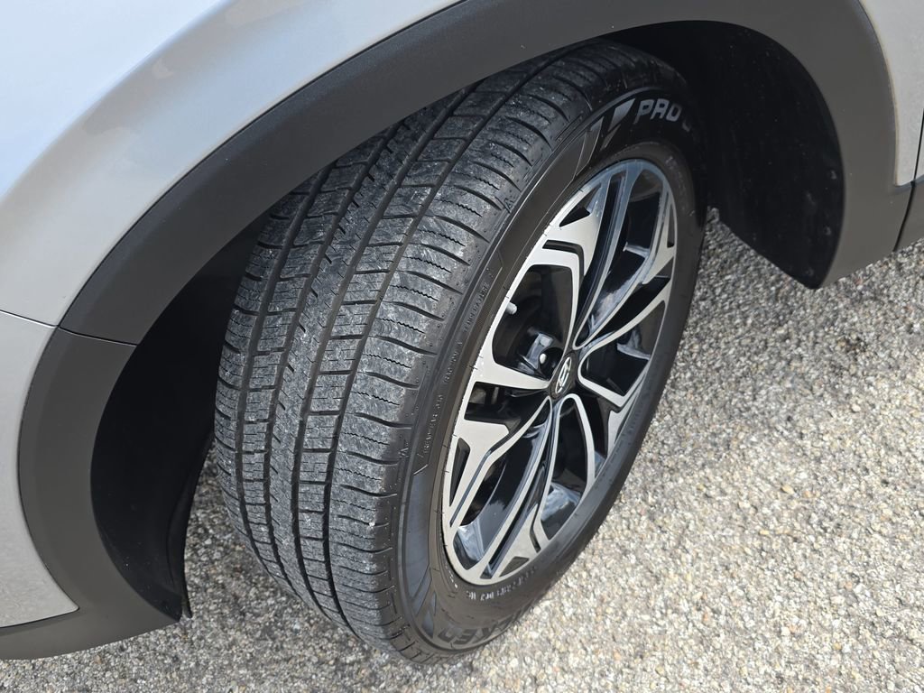 Used 2020 Hyundai Santa Fe Limited image 32