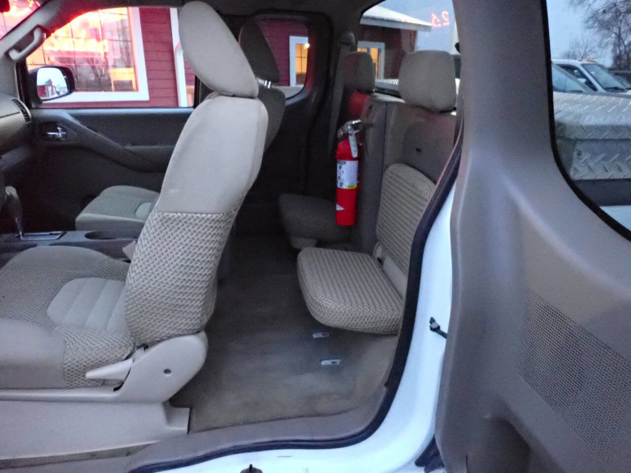 Used 2014 Nissan Frontier SV image 8