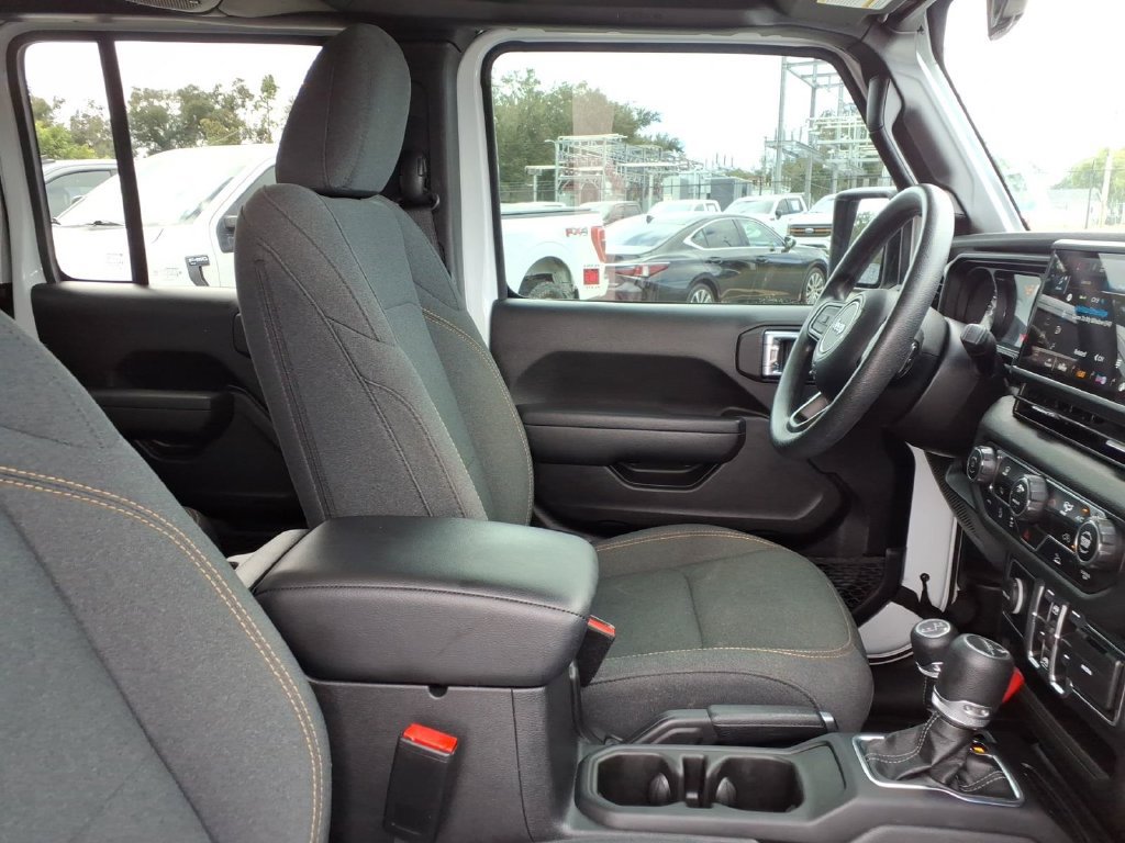 Used 2025 Jeep Gladiator Sport AWD/4WD image 12