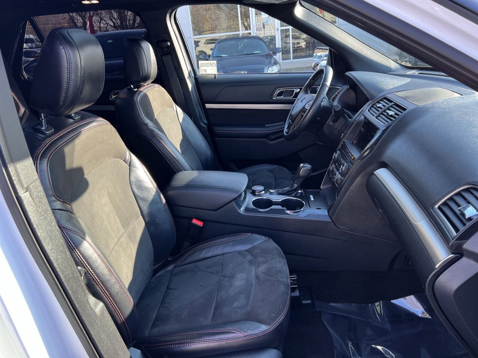 Used 2018 Ford Explorer XLT w/ Equipment Group 202A image 28