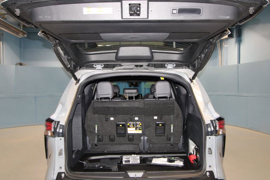 Used 2023 Toyota Sienna XSE image 42