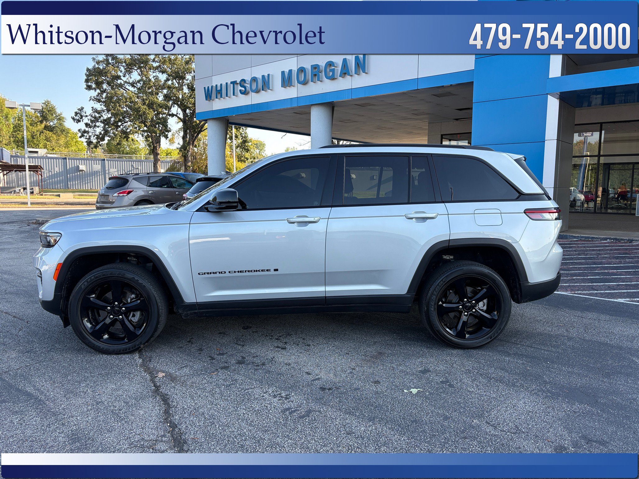 Used 2023 Jeep Grand Cherokee Altitude AWD/4WD image 8