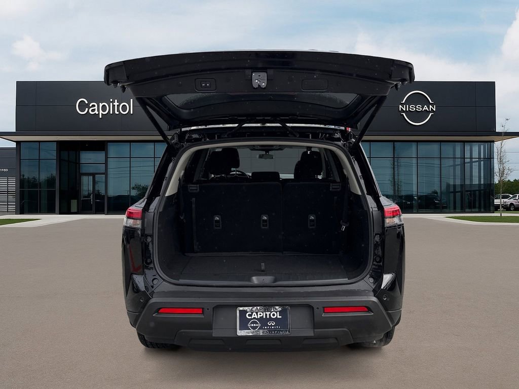 New 2025 Nissan Pathfinder SV image 9