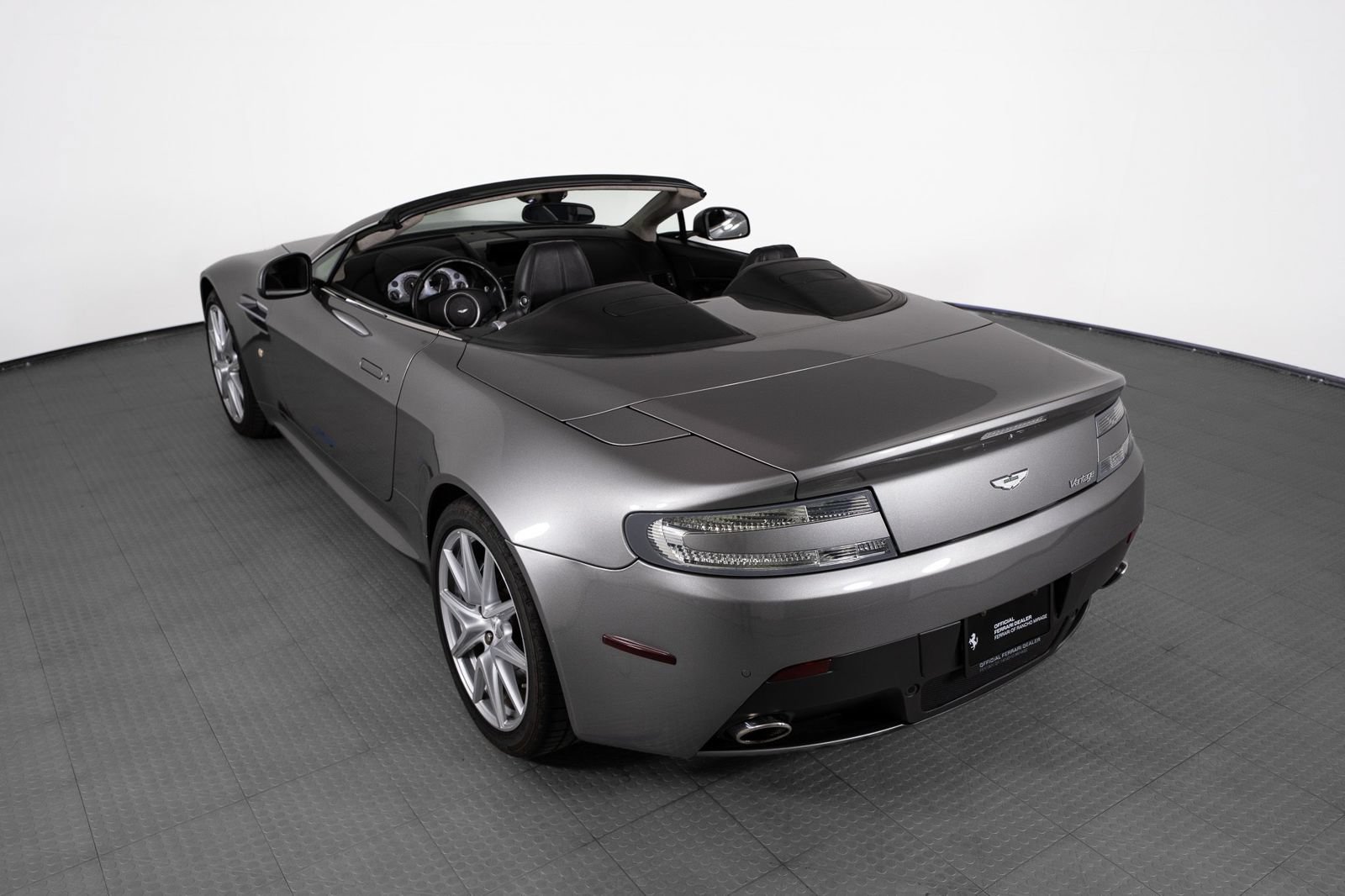 Used 2012 Aston Martin V8 Vantage Roadster RWD image 33