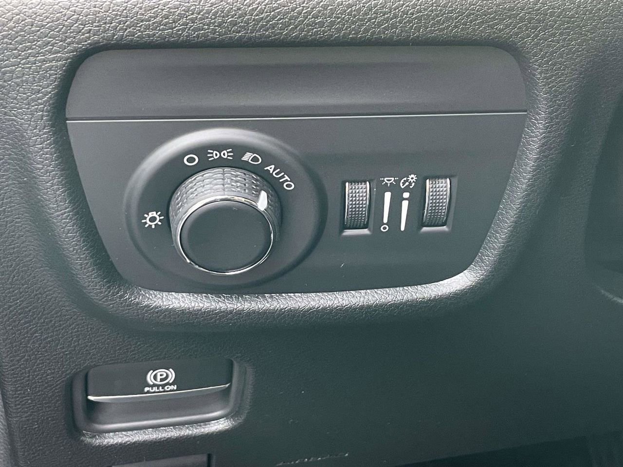 New 2025 Jeep Grand Cherokee L Altitude image 12