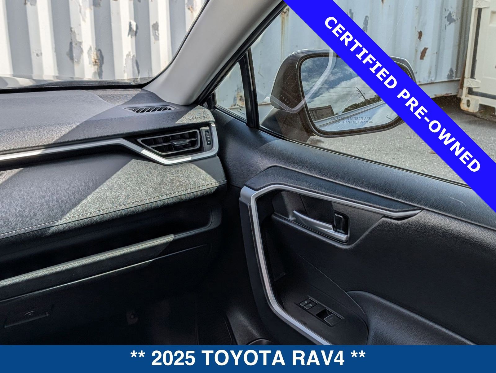 Used 2025 Toyota RAV4 XLE image 17