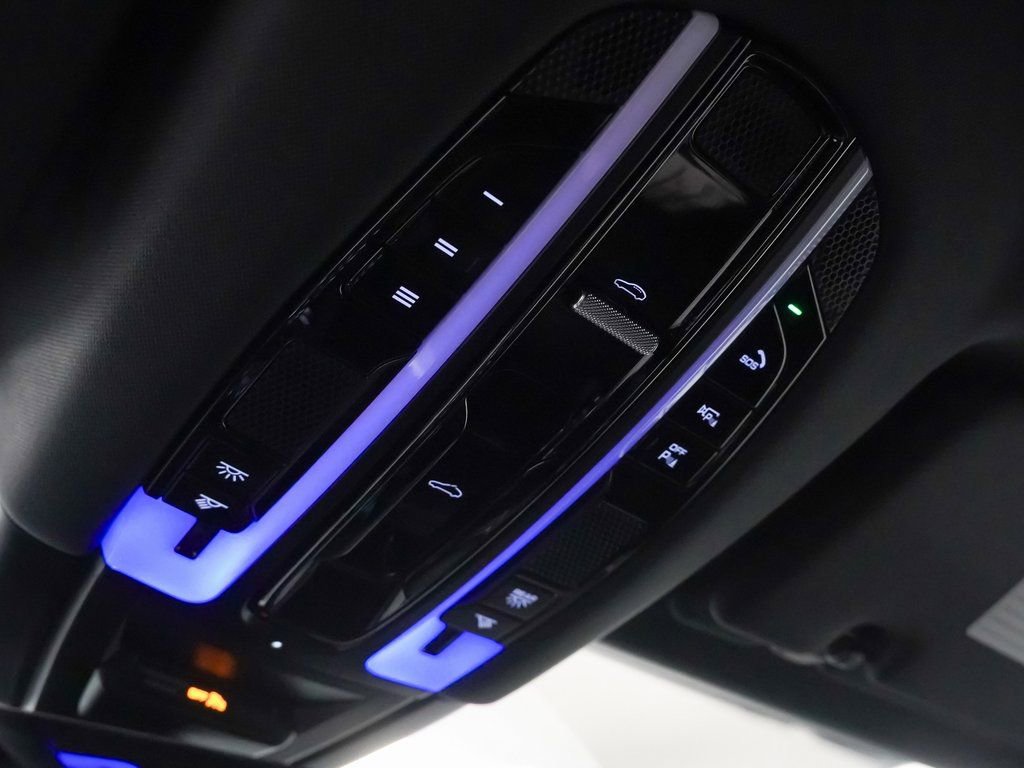 Certified 2023 Porsche Cayenne Platinum Edition image 28