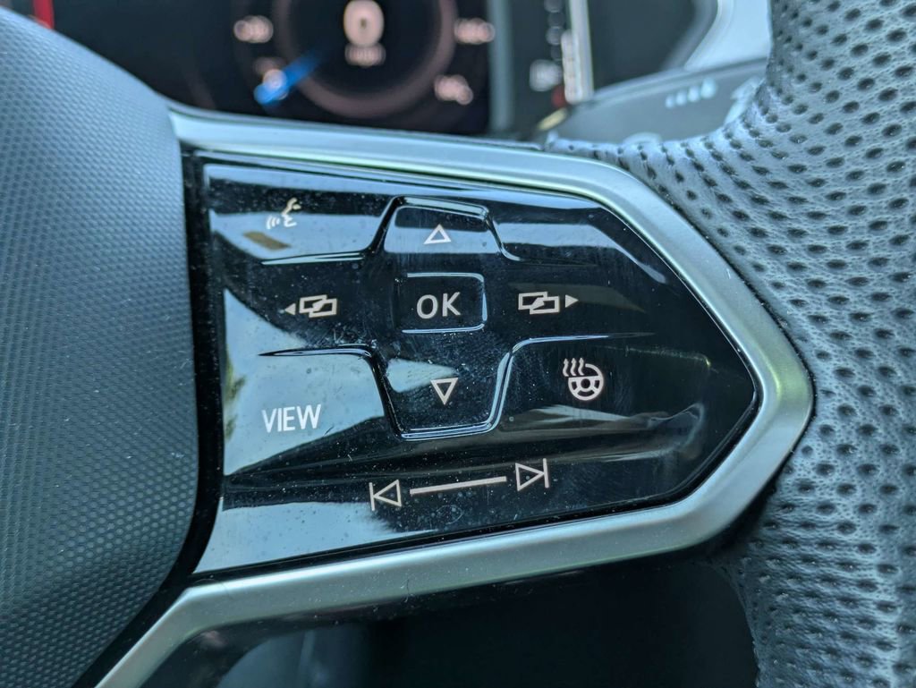 Used 2022 Volkswagen Tiguan SEL R-Line AWD/4WD image 40