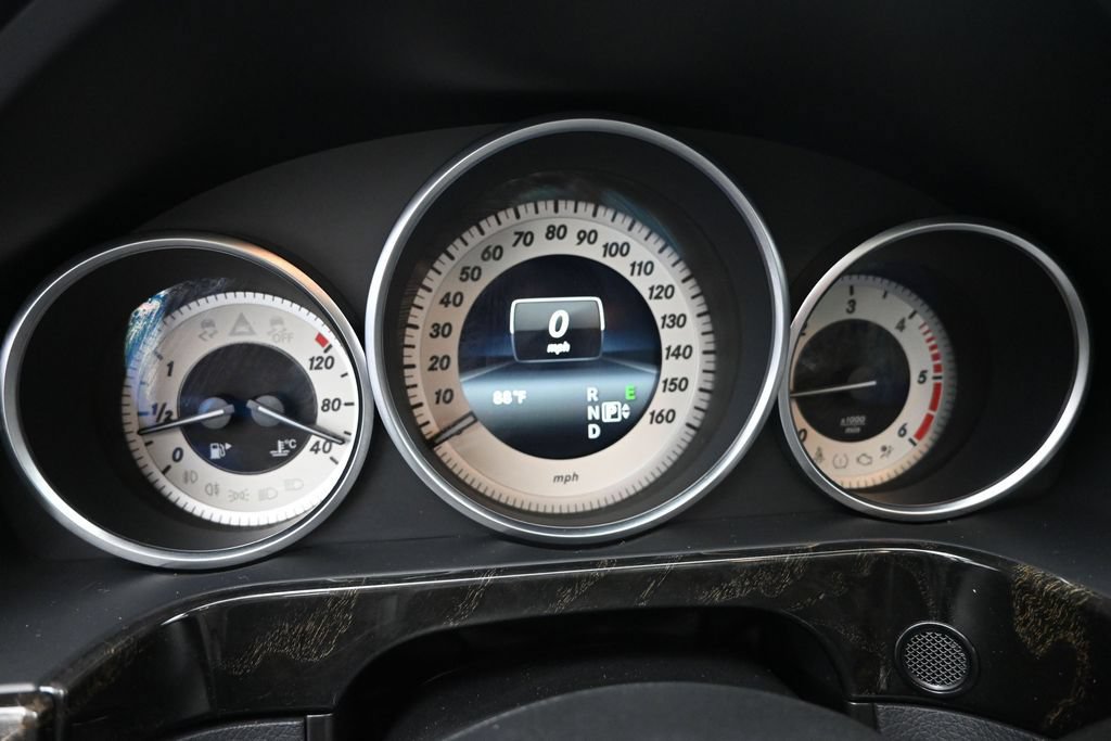 Used 2014 Mercedes-Benz E 250 BlueTEC Sedan image 2