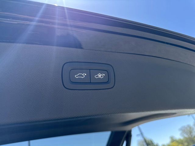 New 2025 Volvo XC90 T8 Plus w/ Protection Package Premier AWD/4WD image 9