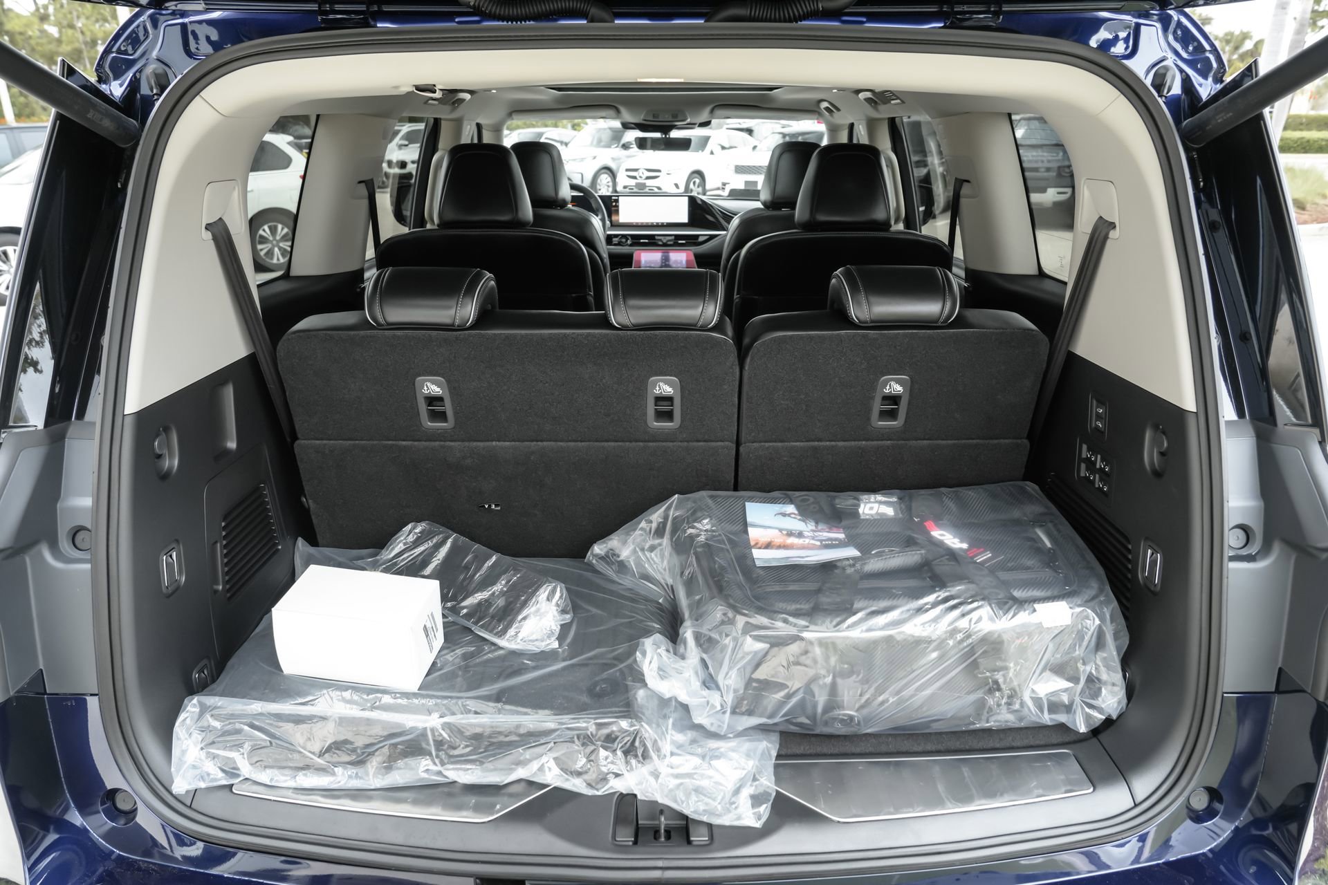 Certified 2026 INFINITI QX80 Luxe w/ Cargo Package AWD/4WD image 41