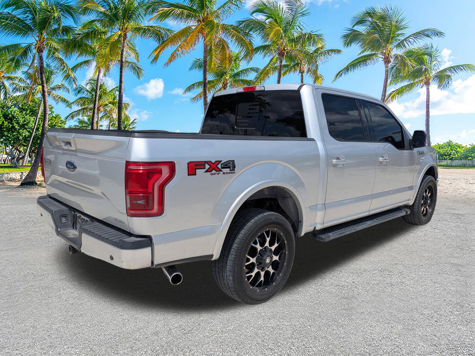 Used 2015 Ford F150 Lariat w/ Equipment Group 502A Luxury AWD/4WD image 4
