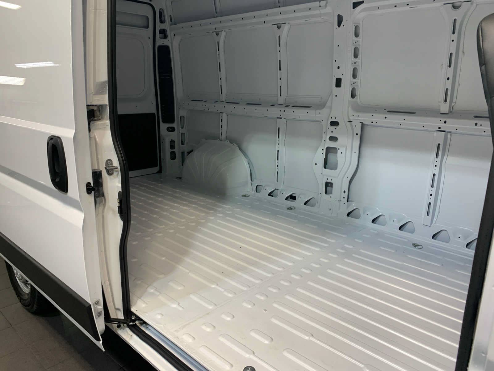 New 2026 RAM ProMaster 2500 w/ Convenience Group FWD image 7
