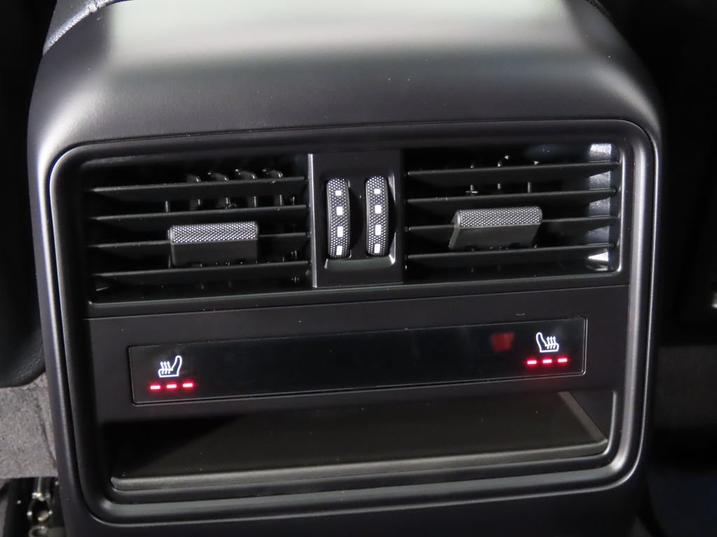 Certified 2025 Porsche Cayenne AWD/4WD image 33