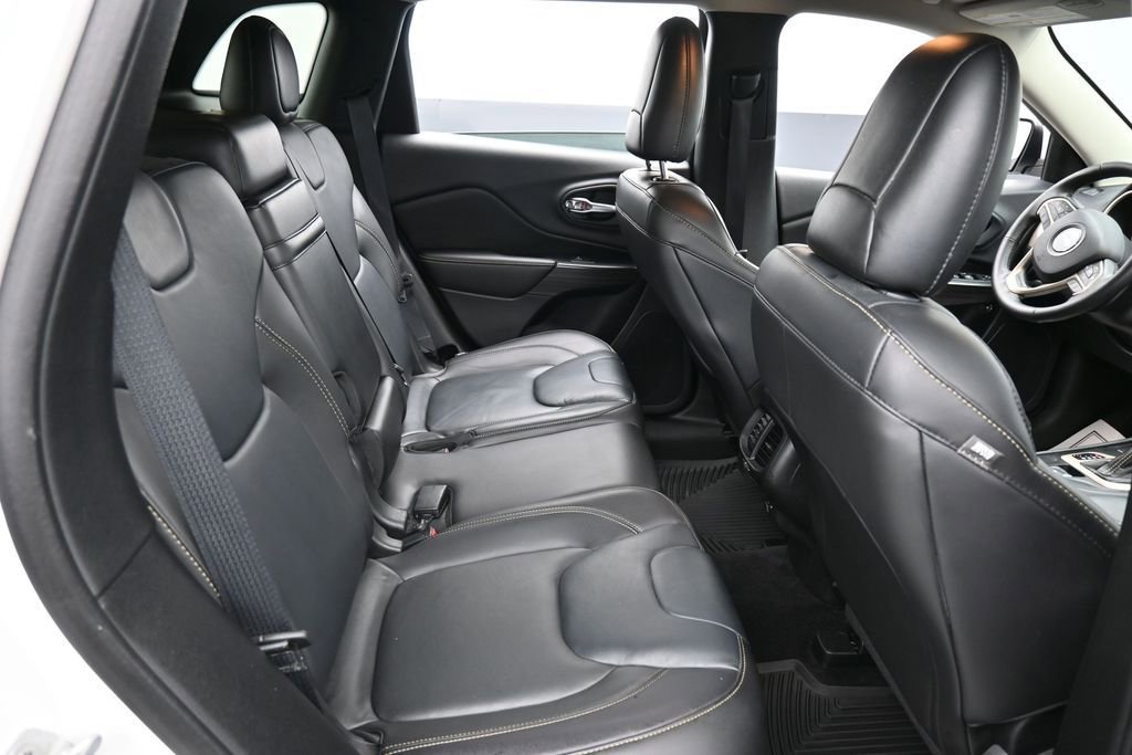 Used 2016 Jeep Cherokee Limited AWD/4WD image 18
