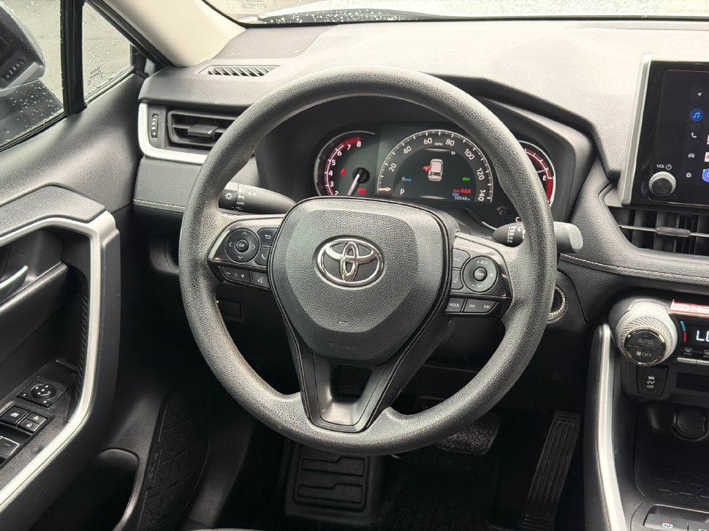 Used 2025 Toyota RAV4 XLE FWD image 28