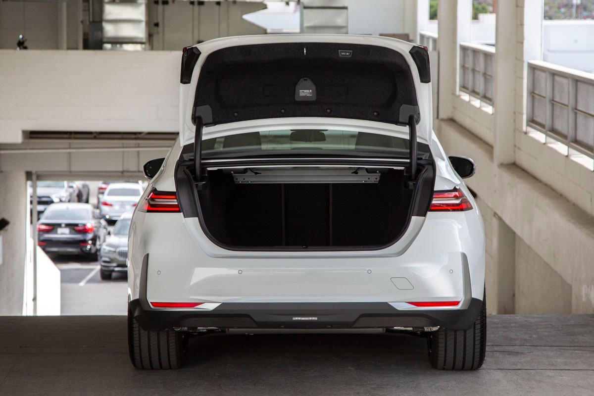 Used 2025 BMW 530i xDrive 530i xDrive w/ Premium Package image 28