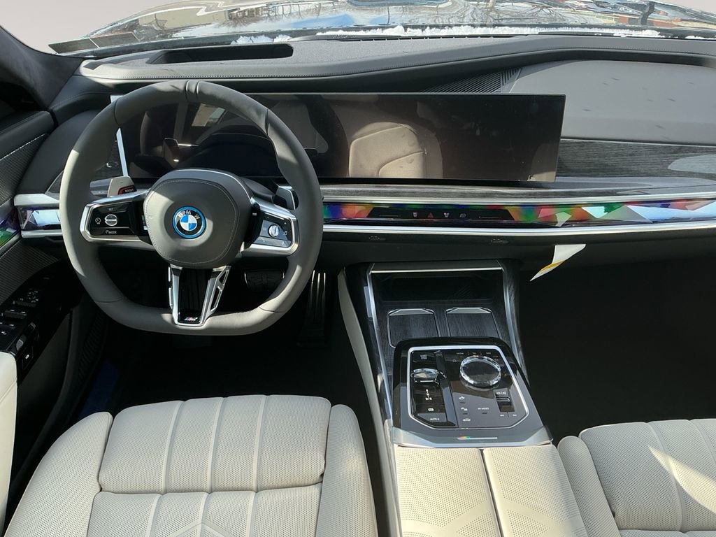 New 2026 BMW 750e xDrive w/ Premium Package image 10