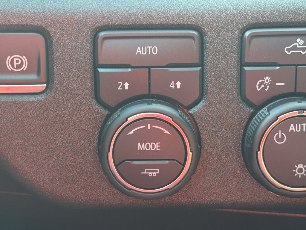 Certified 2025 Chevrolet Silverado 1500 LT AWD/4WD image 22