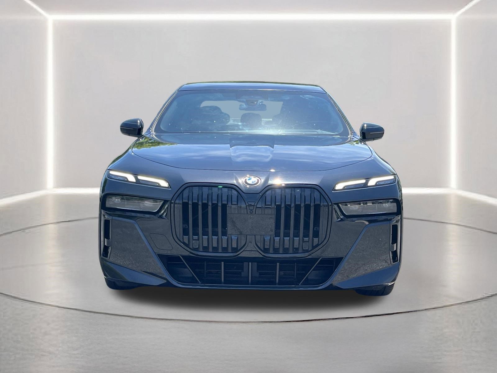 Used 2023 BMW 740i RWD image 13