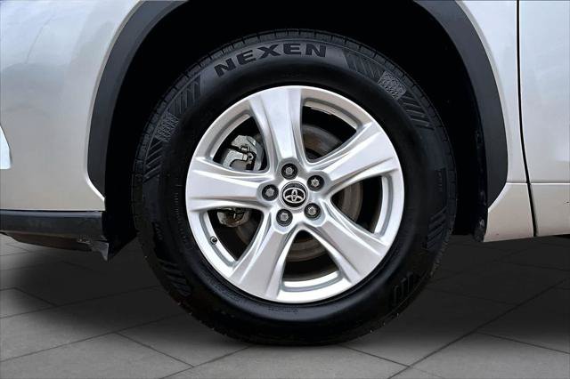 Certified 2024 Toyota Highlander LE FWD image 11