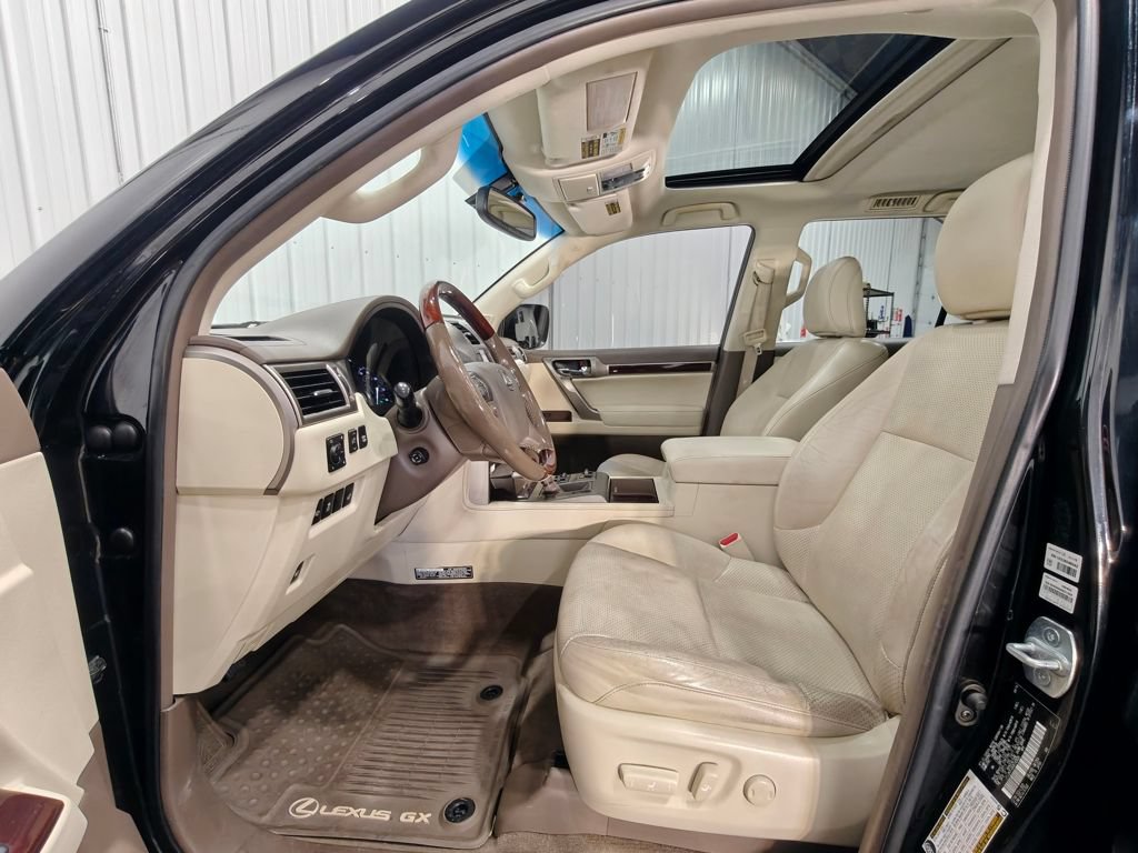 Used 2016 Lexus GX 460 Luxury w/ Preferred Accessory Package AWD/4WD image 29