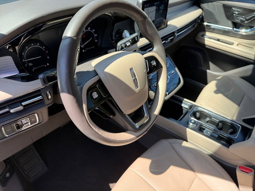 Used 2022 Lincoln Corsair AWD w/ Premium Package image 32