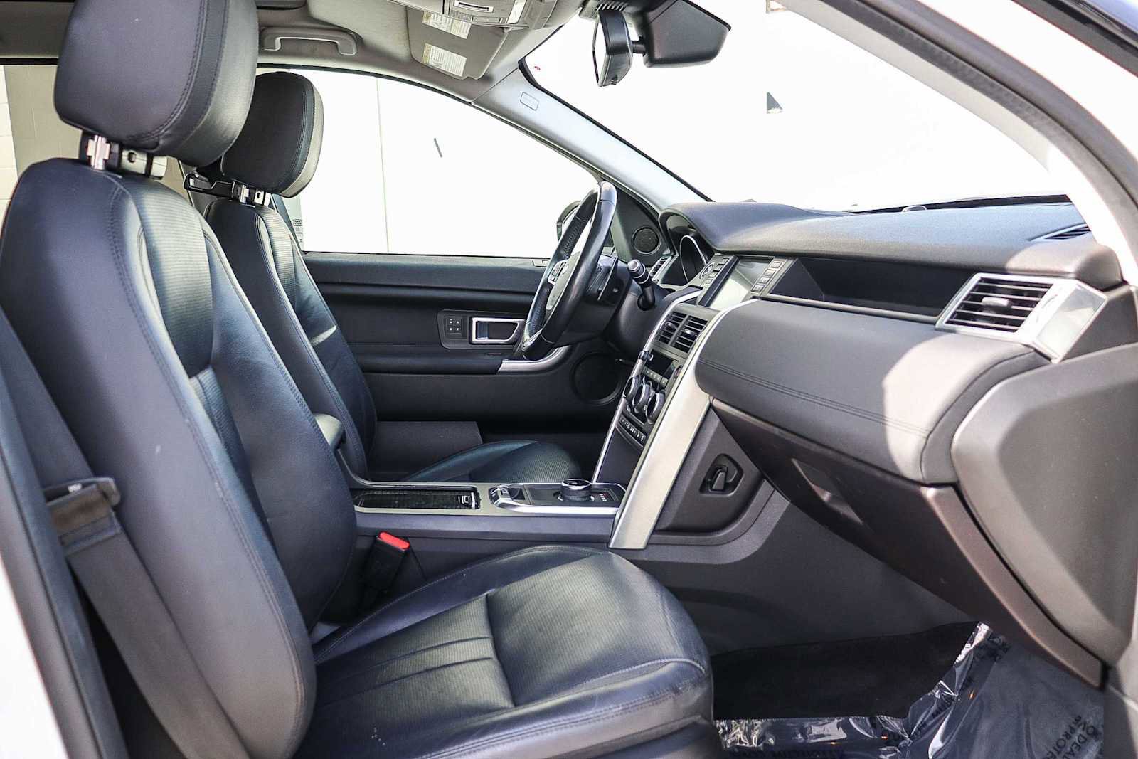 Used 2018 Land Rover Discovery Sport HSE image 17