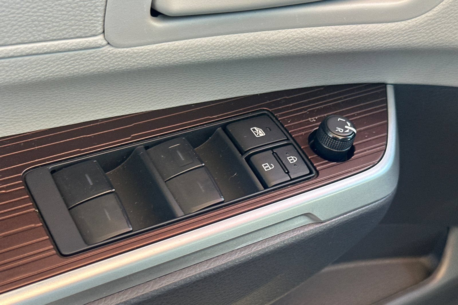 Certified 2024 Toyota Sienna LE AWD/4WD image 14