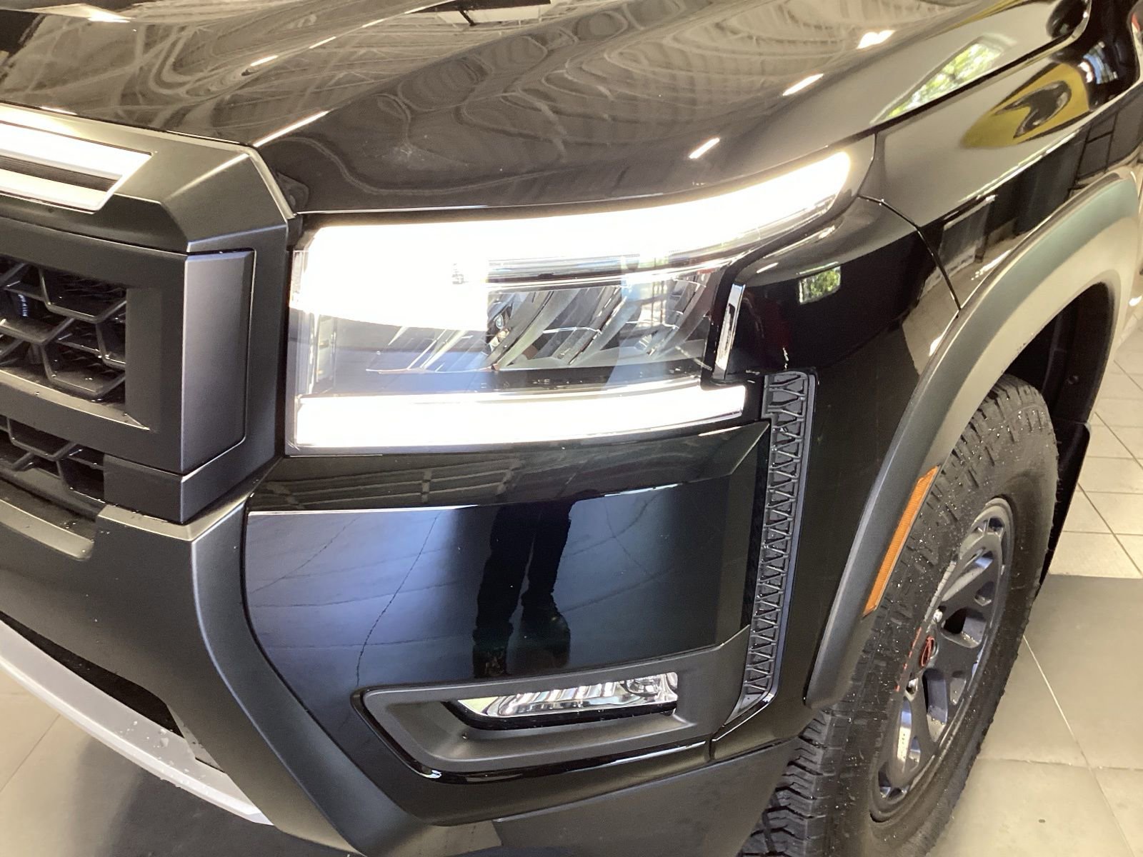 Used 2025 Nissan Frontier PRO-4X w/ Pro Premium Package AWD/4WD image 11