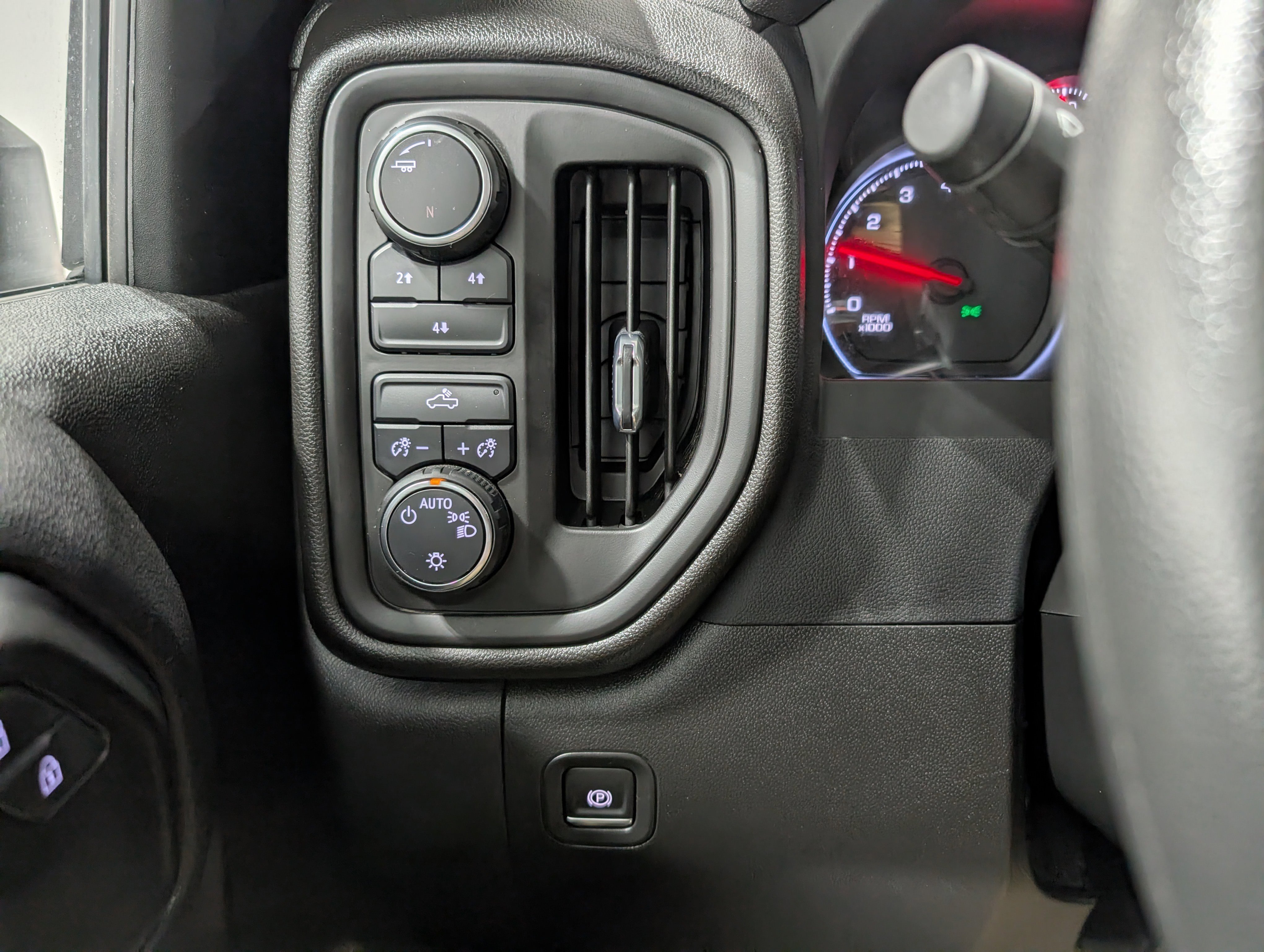 Used 2022 Chevrolet Silverado 2500 Custom image 24