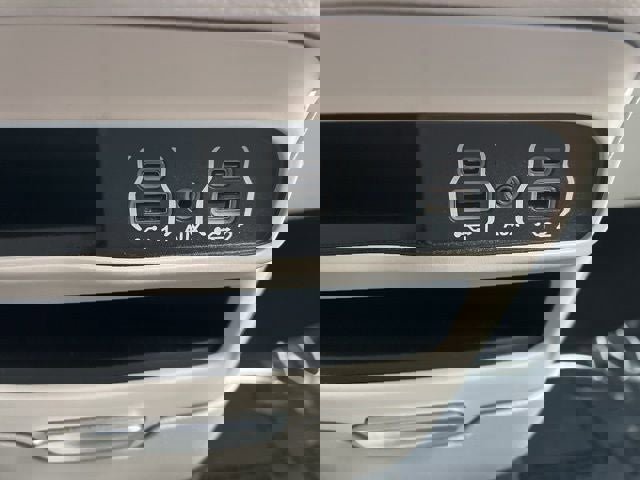 Used 2023 Chrysler Pacifica Touring-L image 32