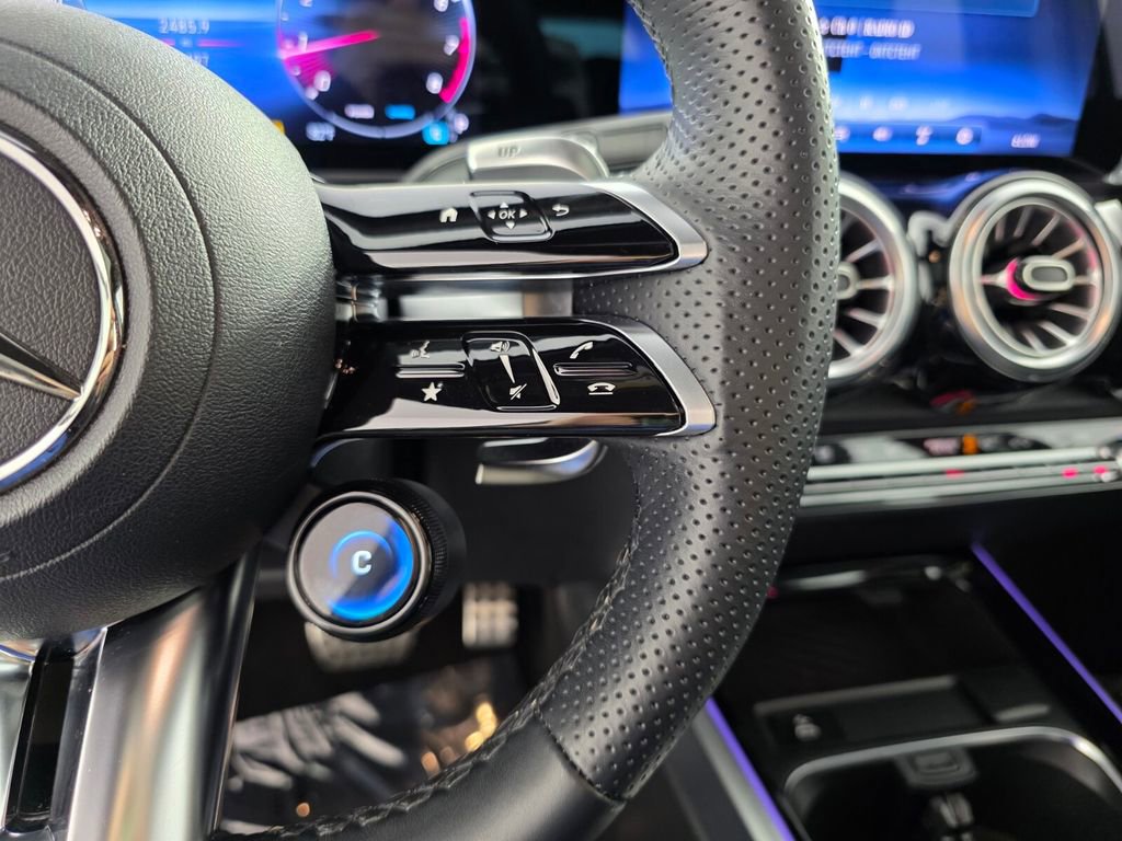 Certified 2025 Mercedes-Benz GLB 35 AMG 4MATIC image 20