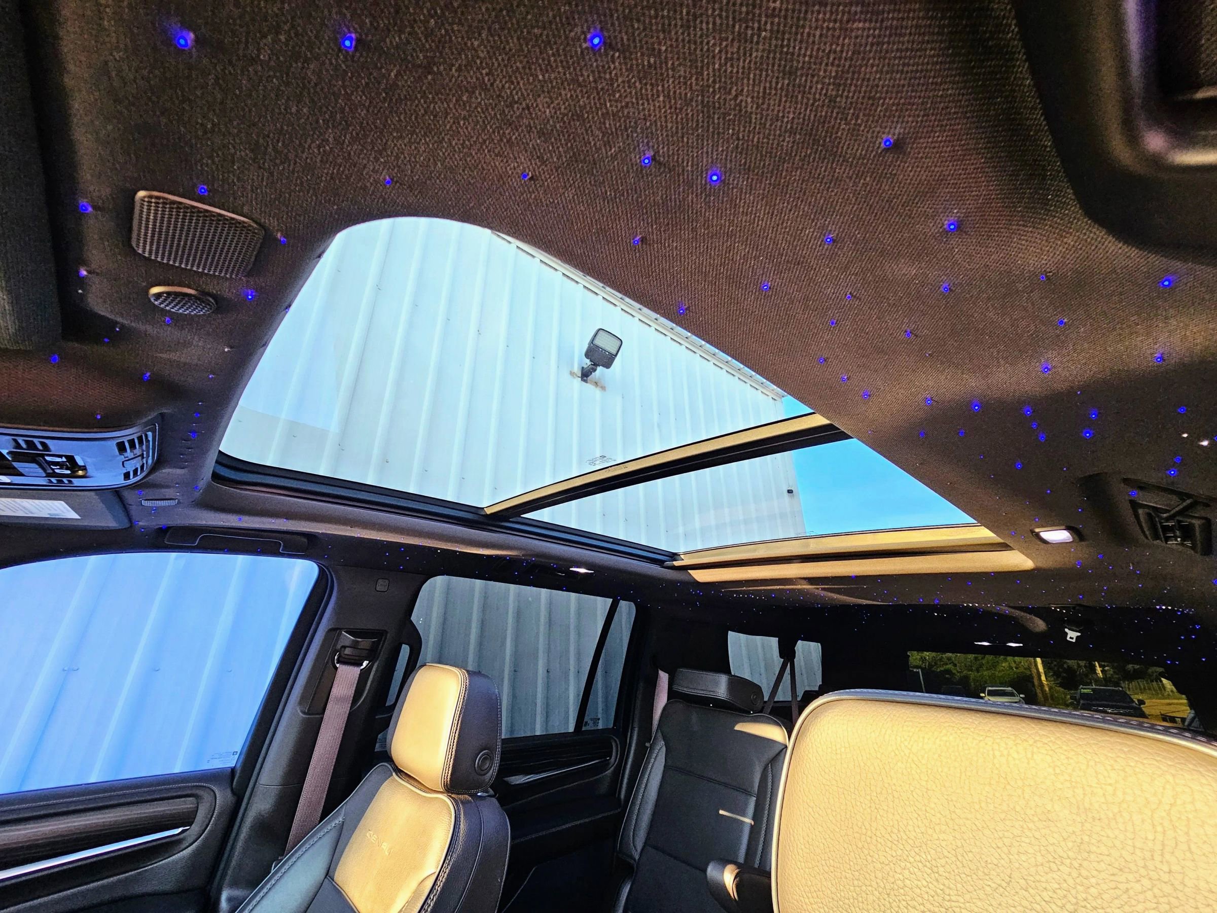 Used 2022 GMC Yukon XL Denali w/ Denali Premium Package image 10